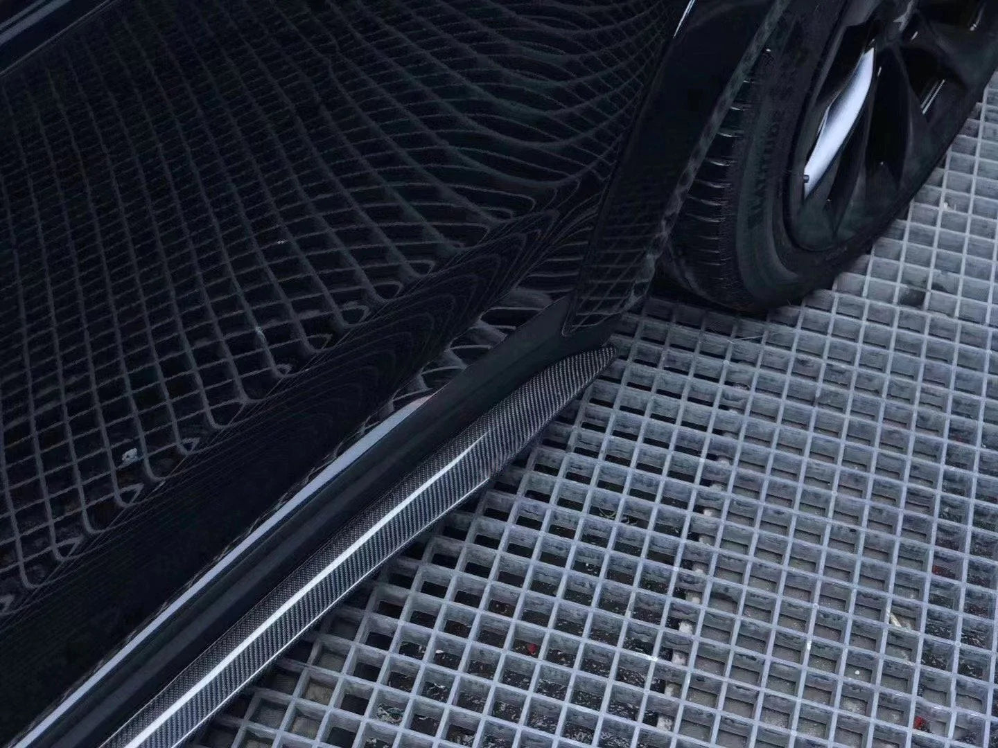 TESLA MODEL X (2016-NOW) CARBON FIBER SIDE SKIRTS V1