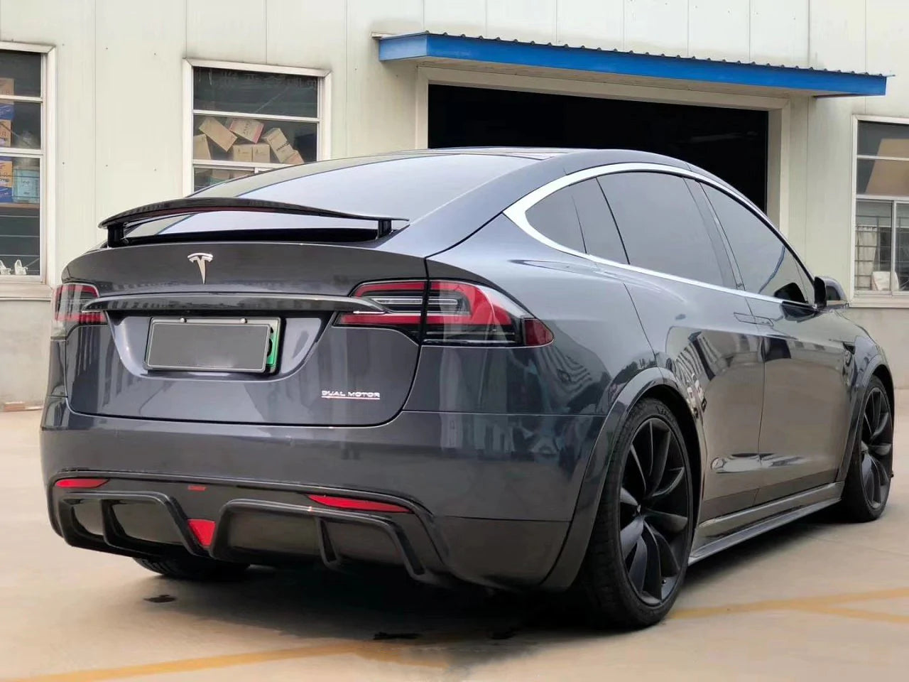 TESLA MODEL X (2016-NOW) CARBON FIBER REAR DIFFUSER V1