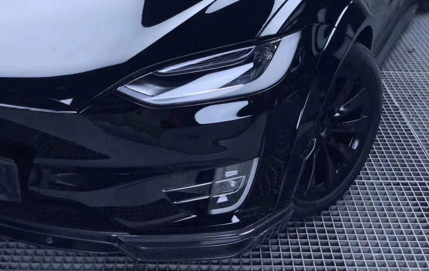 TESLA MODEL X (2016-NOW) CARBON FIBER FRONT LIP V1